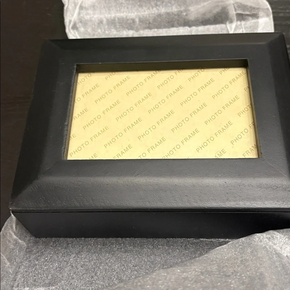 NWOT Keepsake Photo Box - Black Wood